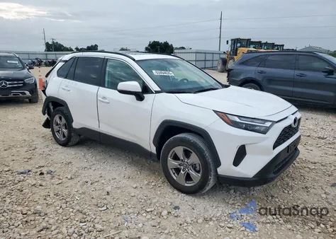 2023 Toyota Rav4 Xle z USA, uszkodzony, nr VIN 2T3W1RFV7PW256611